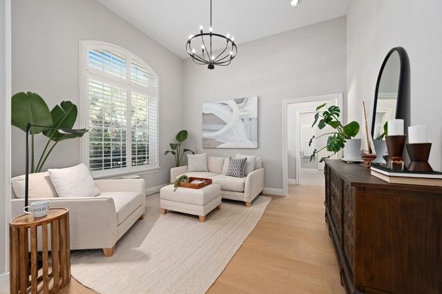 5300 N Scout Island CIR, Austin, TX 78731