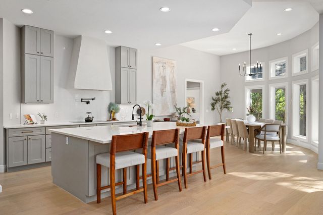 5300 N Scout Island CIR, Austin, TX 78731