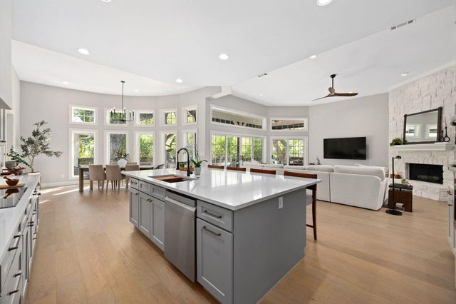 5300 N Scout Island CIR, Austin, TX 78731