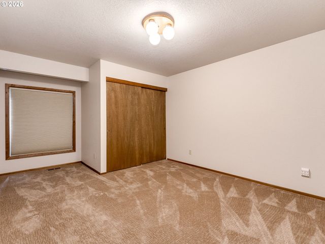 15995 Ne EILERS Rd, Aurora, OR 97002
