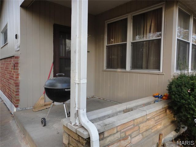 9922 Lanier Drive, St Louis, MO 63136