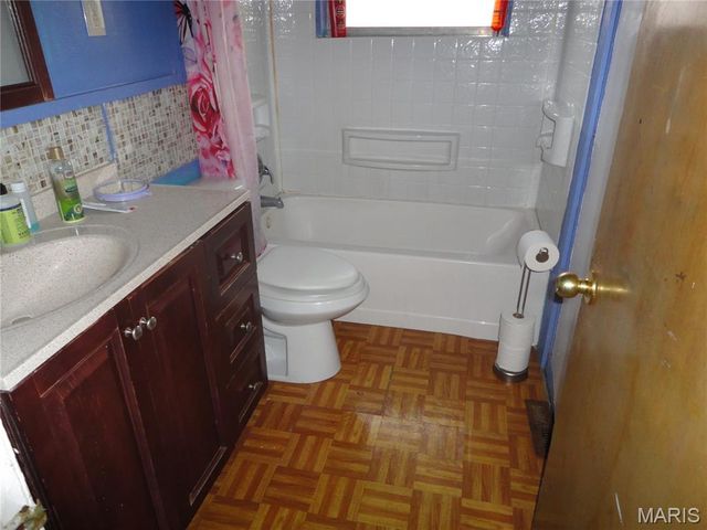 9922 Lanier Drive, St Louis, MO 63136