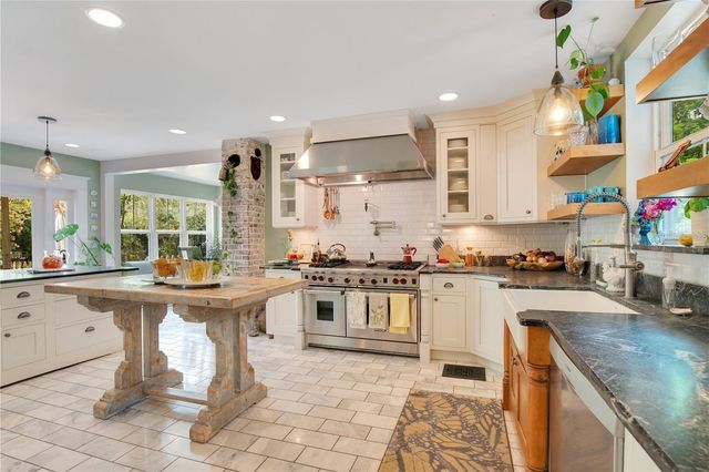 614 LAKE AVENUE, Orlando, FL 32801