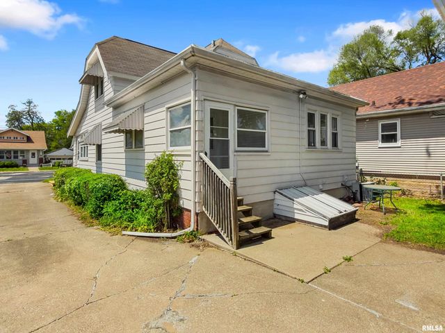 2704 N PROSPECT Road, Peoria, IL 61603