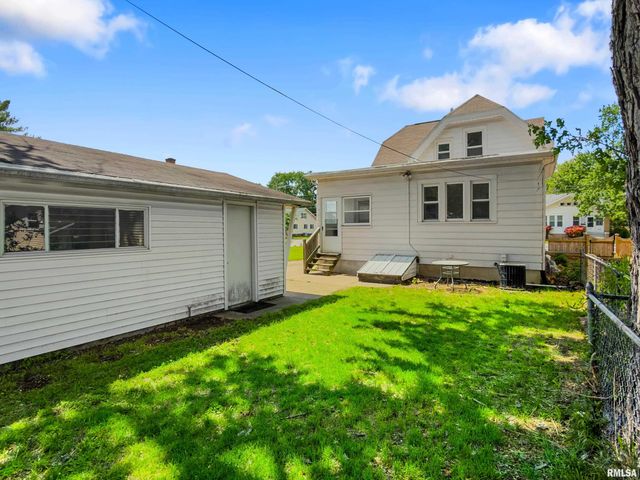 2704 N PROSPECT Road, Peoria, IL 61603