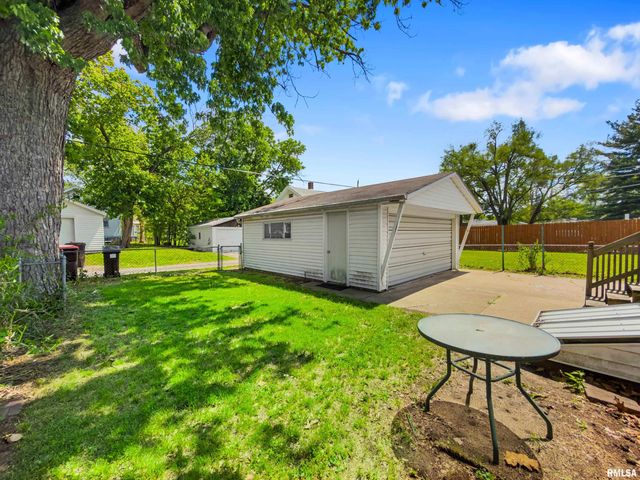 2704 N PROSPECT Road, Peoria, IL 61603