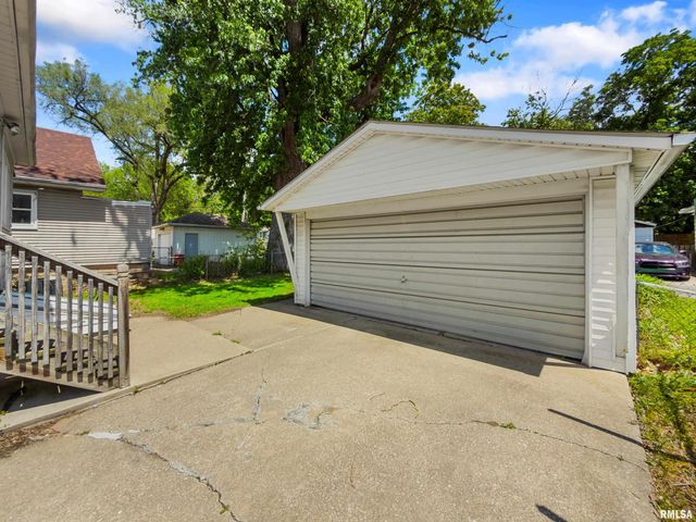2704 N PROSPECT Road, Peoria, IL 61603
