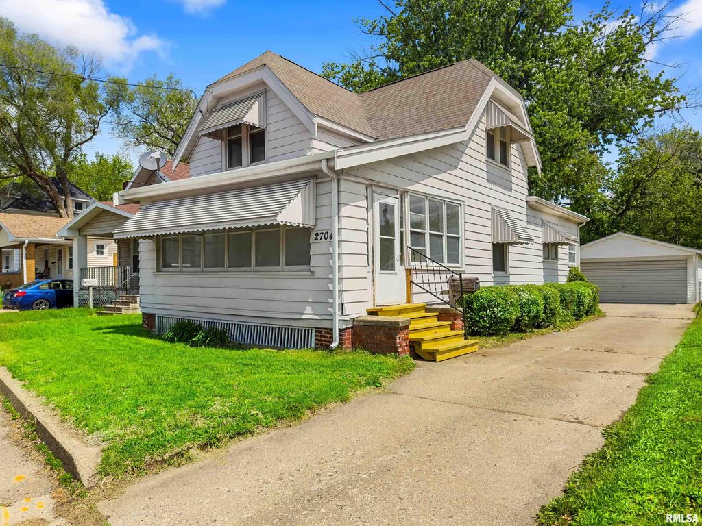 2704 N PROSPECT Road, Peoria, IL 61603