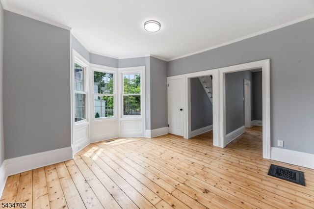 29 Wall St, Raritan Boro, NJ 08869