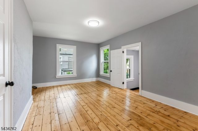 29 Wall St, Raritan Boro, NJ 08869