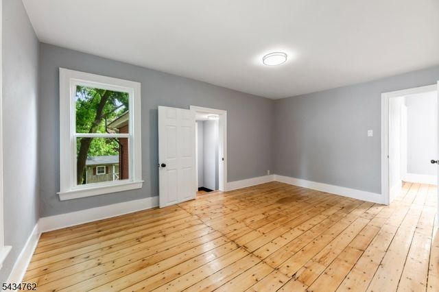29 Wall St, Raritan Boro, NJ 08869