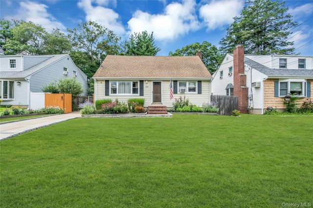 209 Iceland Drive, Huntington Station, NY 11746