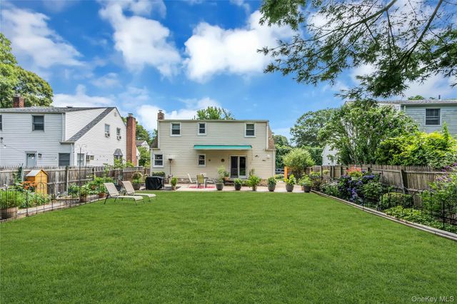 209 Iceland Drive, Huntington Station, NY 11746