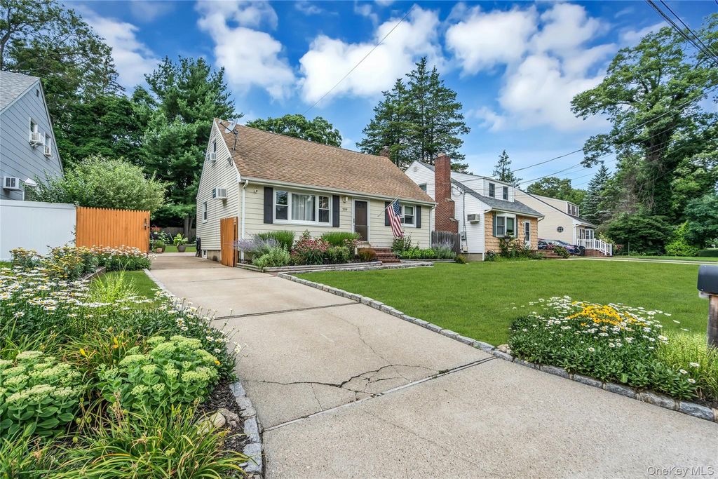 209 Iceland Drive, Huntington Station, NY 11746