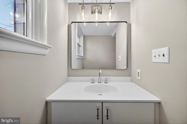 2527 MIDWAY ST, Falls Church, VA 22046