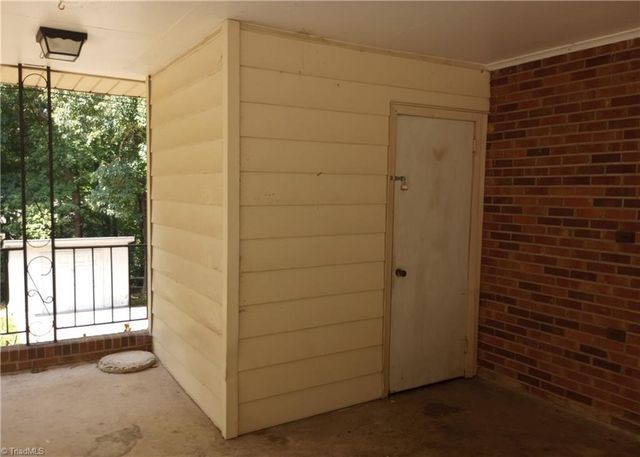 606 Willowmoore Avenue, Thomasville, NC 27360