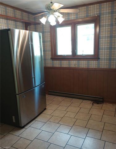 606 Willowmoore Avenue, Thomasville, NC 27360