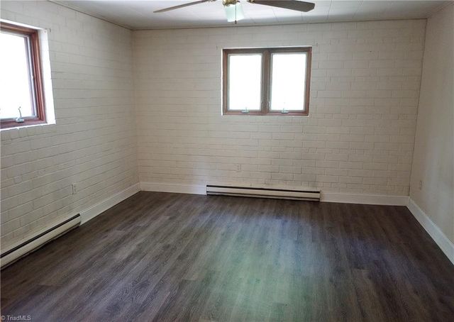 606 Willowmoore Avenue, Thomasville, NC 27360