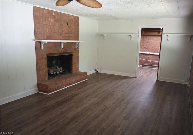 606 Willowmoore Avenue, Thomasville, NC 27360