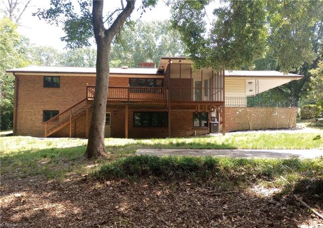 606 Willowmoore Avenue, Thomasville, NC 27360