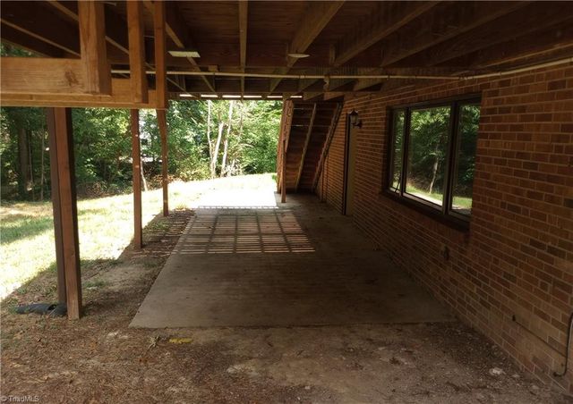 606 Willowmoore Avenue, Thomasville, NC 27360