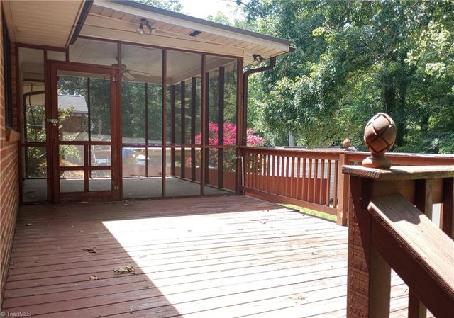 606 Willowmoore Avenue, Thomasville, NC 27360