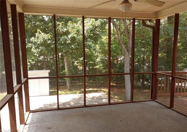 606 Willowmoore Avenue, Thomasville, NC 27360