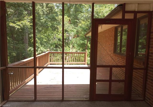 606 Willowmoore Avenue, Thomasville, NC 27360
