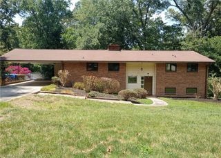 606 Willowmoore Avenue, Thomasville, NC 27360