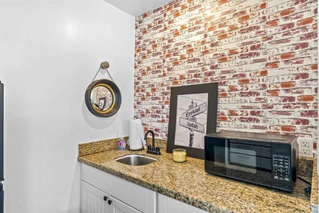 1855 Kurenda Way, Vista, CA 92083