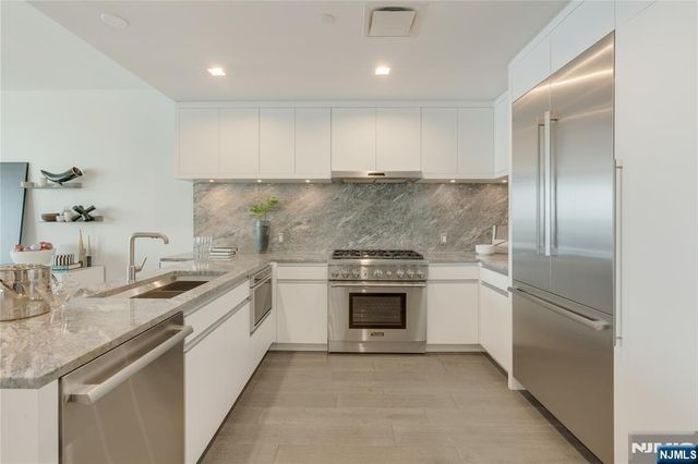 320 Adolphus Avenue 916, Cliffside Park, NJ 07010