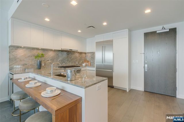 320 Adolphus Avenue 916, Cliffside Park, NJ 07010