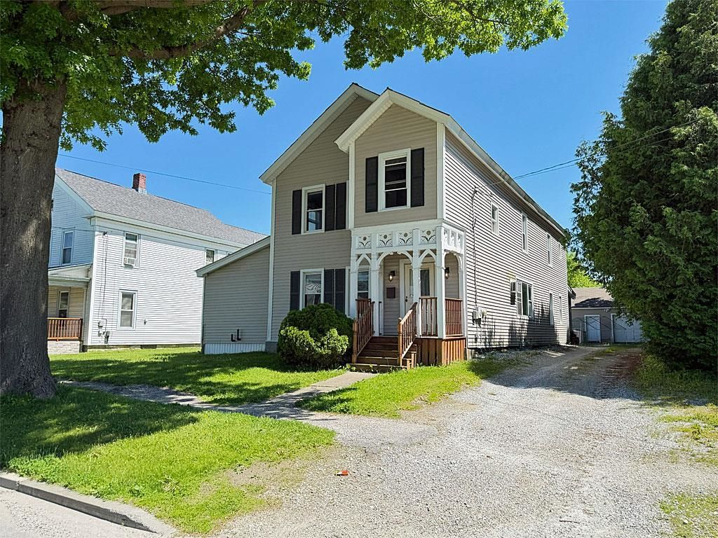 Image 2 of property listing at 80 Crescent Street, Rutland City, VT 05701