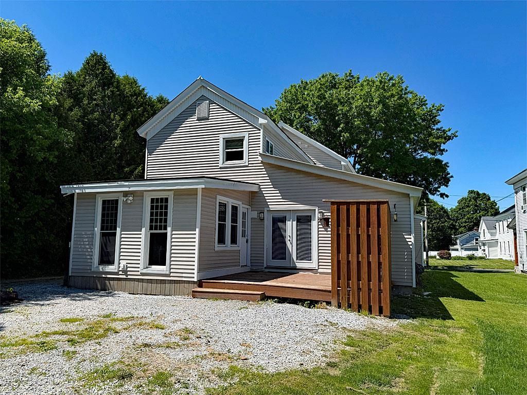 Image 3 of property listing at 80 Crescent Street, Rutland City, VT 05701