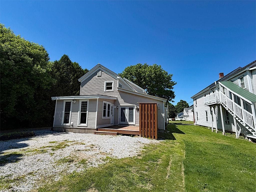Image 4 of property listing at 80 Crescent Street, Rutland City, VT 05701