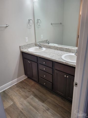 6081 Royal Port Ct, Pensacola, FL 32526