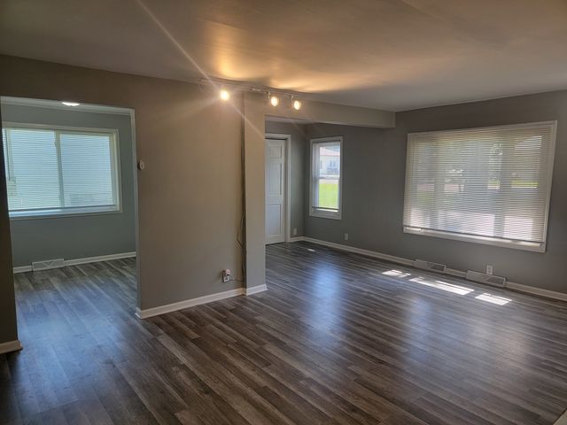 810 Southside Avenue, Mchenry, IL 60051