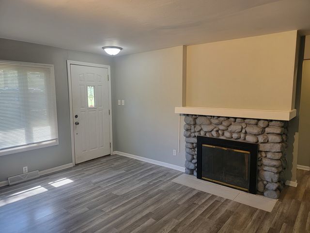 810 Southside Avenue, Mchenry, IL 60051