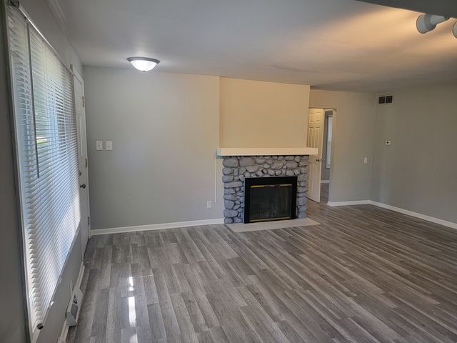 810 Southside Avenue, Mchenry, IL 60051