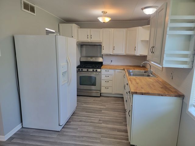 810 Southside Avenue, Mchenry, IL 60051