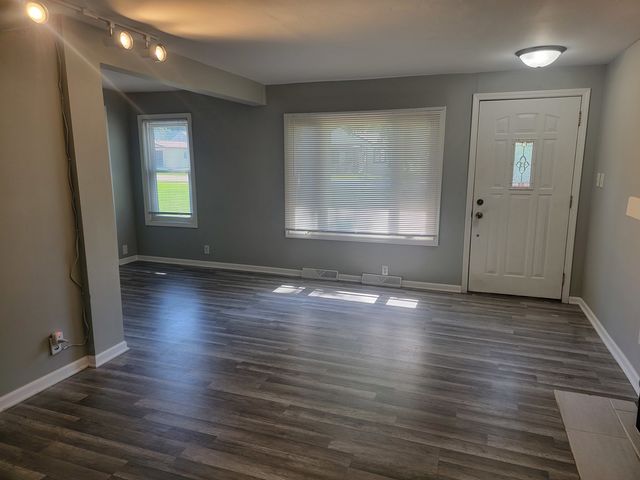 810 Southside Avenue, Mchenry, IL 60051