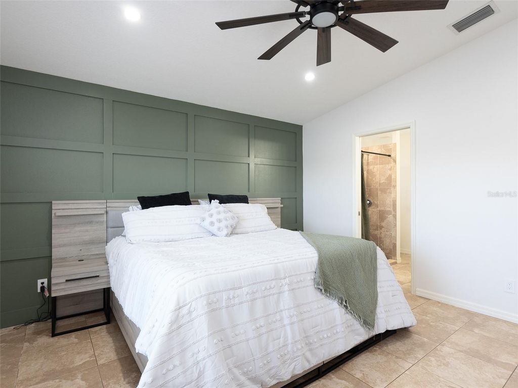 Image 14 of property listing at 4835 SAN ORTEBELLO DRIVE, Bradenton, FL 34208