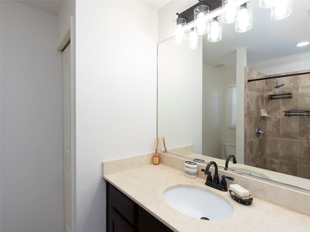 Image 15 of property listing at 4835 SAN ORTEBELLO DRIVE, Bradenton, FL 34208