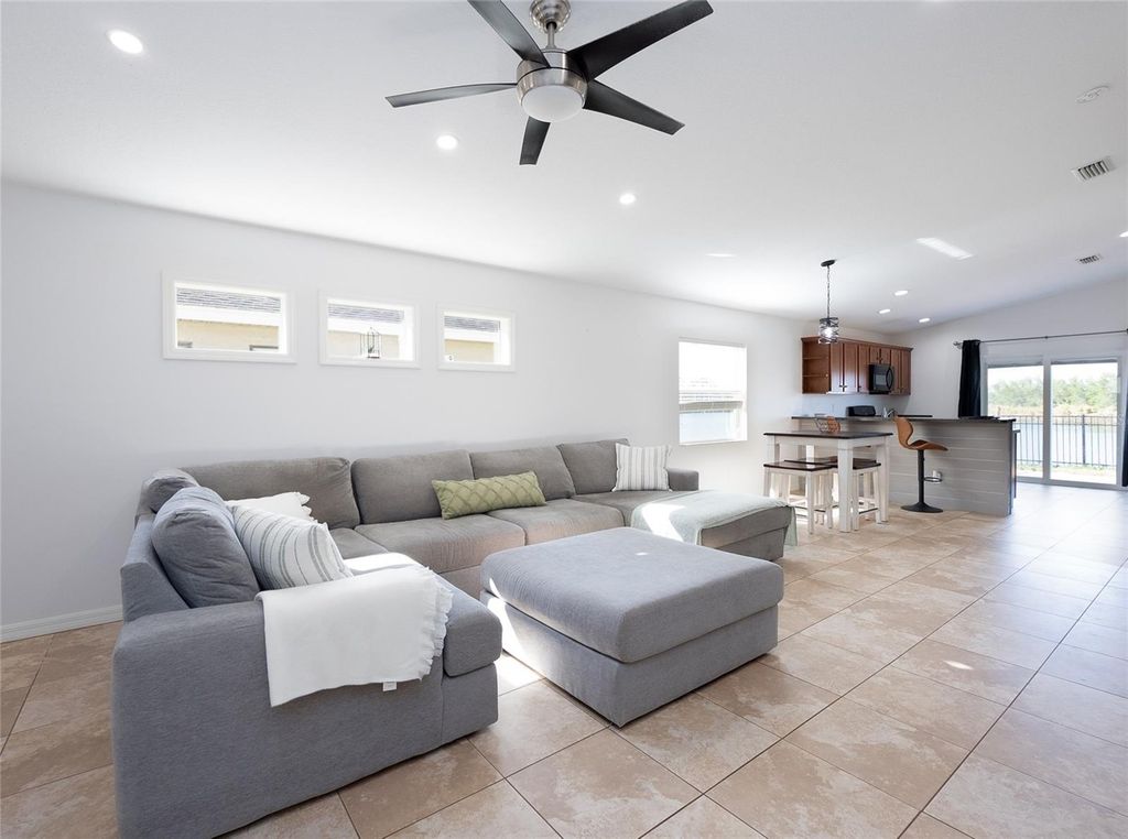 Image 5 of property listing at 4835 SAN ORTEBELLO DRIVE, Bradenton, FL 34208