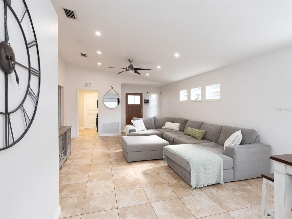 Image 6 of property listing at 4835 SAN ORTEBELLO DRIVE, Bradenton, FL 34208