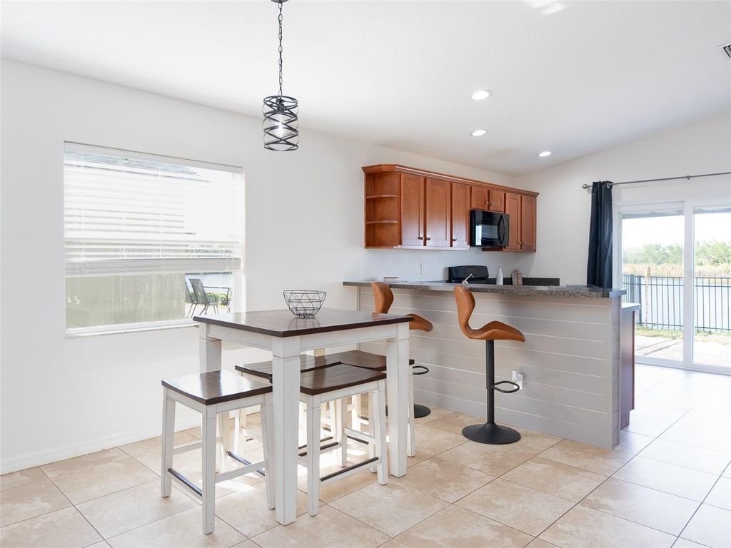 Image 7 of property listing at 4835 SAN ORTEBELLO DRIVE, Bradenton, FL 34208