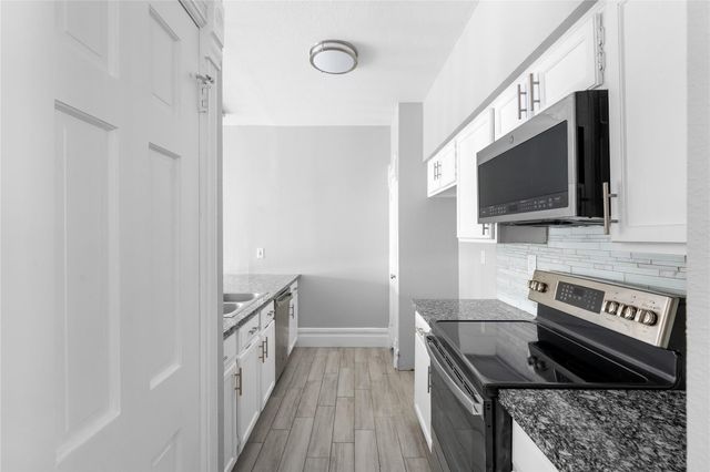 420 Wilcrest Drive 420, Houston, TX 77042