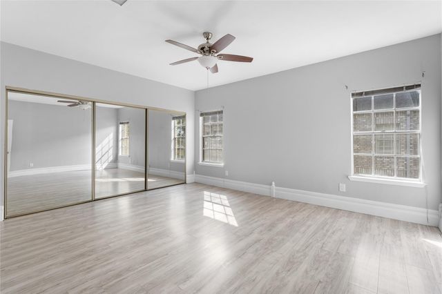 420 Wilcrest Drive 420, Houston, TX 77042