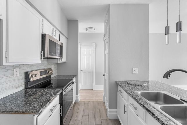 420 Wilcrest Drive 420, Houston, TX 77042