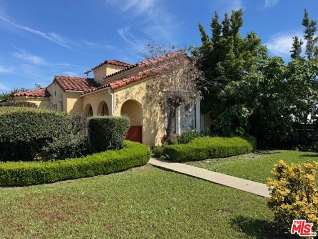 8900 S Harvard Boulevard, Los Angeles, CA 90047